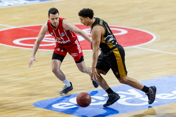 出一片天地 出一片天地